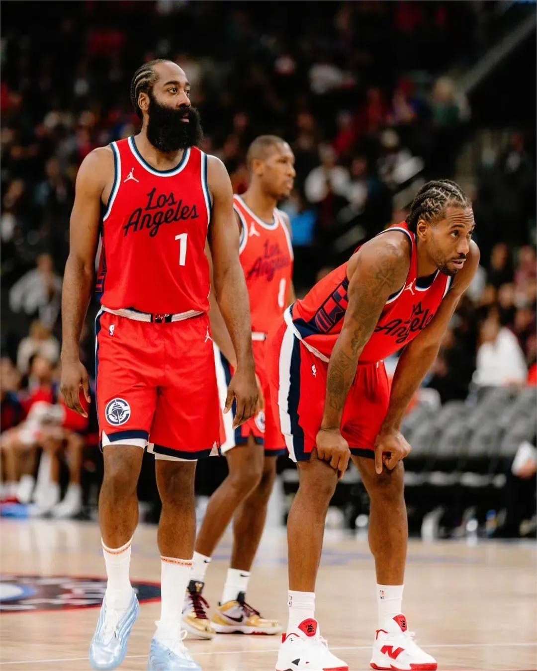 DB游戏-猛龙前途无限，伦纳德带领队伍登上冠军赛场的简单介绍