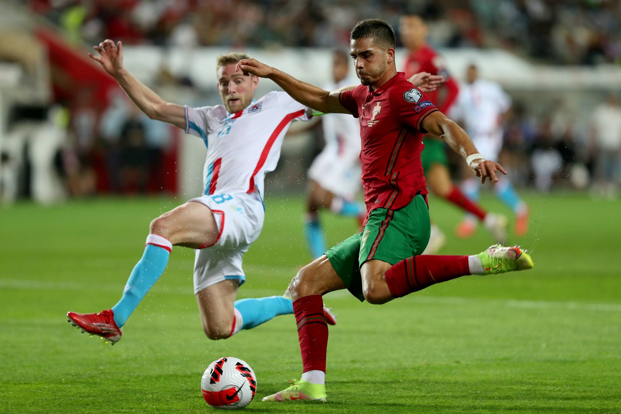 包含克罗地亚-苏格兰,小组出线面临挑战的词条 包含克罗地亚-苏格兰,小组出线面临挑战的词条