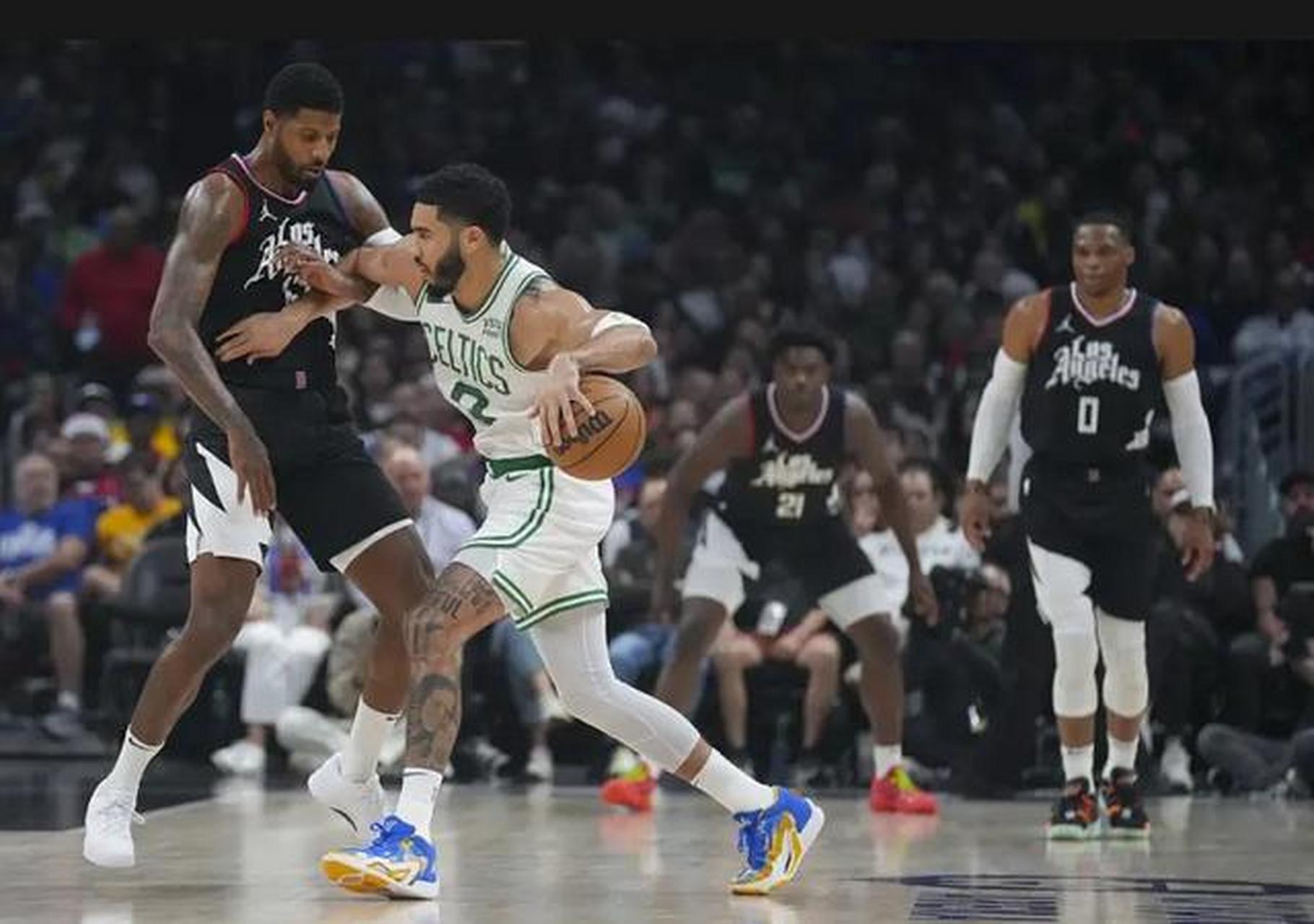 凯尔特人队不敌快船队，遭遇失利低谷