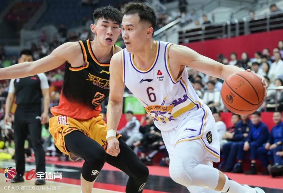 -江苏男篮备战四川队，决胜时刻