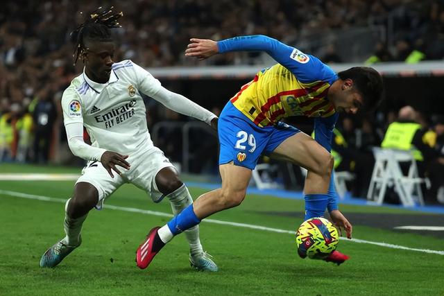 瓦伦西亚客场逆袭,晋级16强 瓦伦西亚客场逆袭,晋级16强