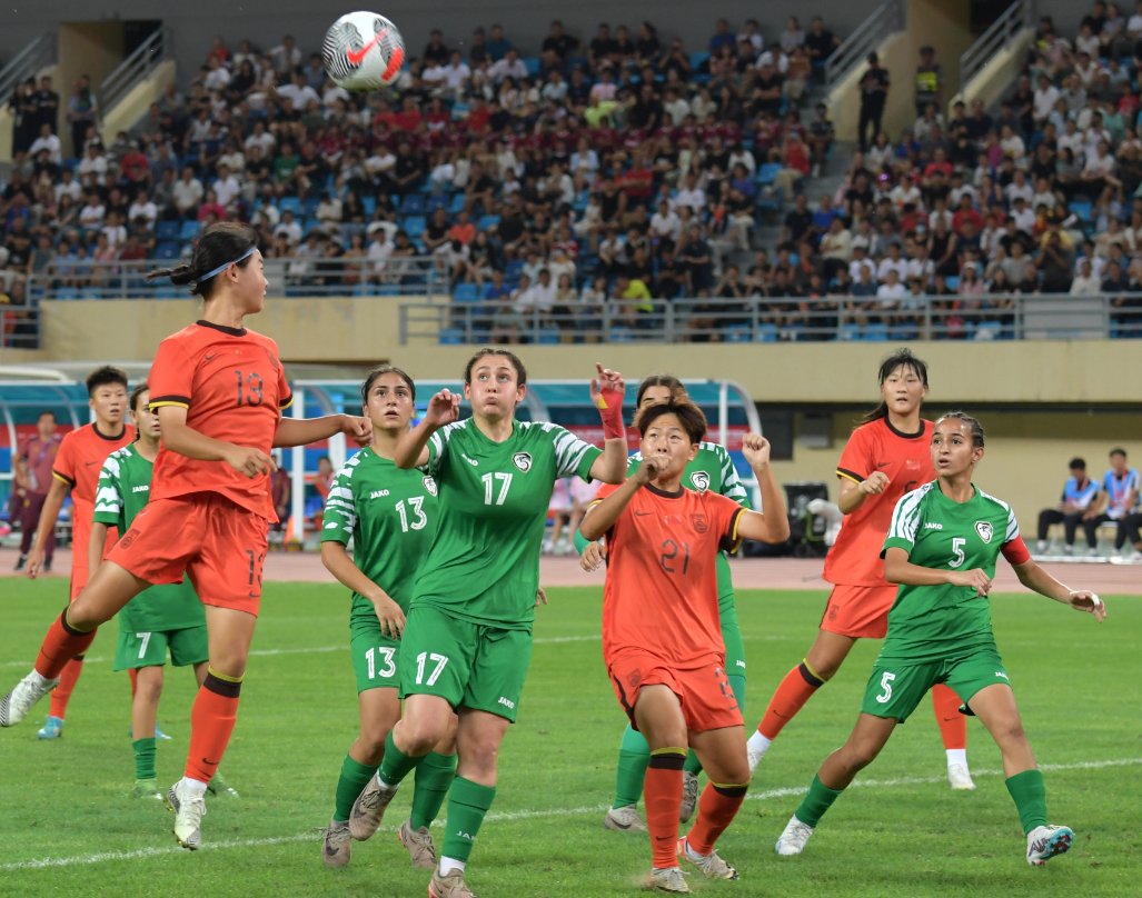 -中国女足表现出色，取得连胜变为中国队实力强劲，接连获胜