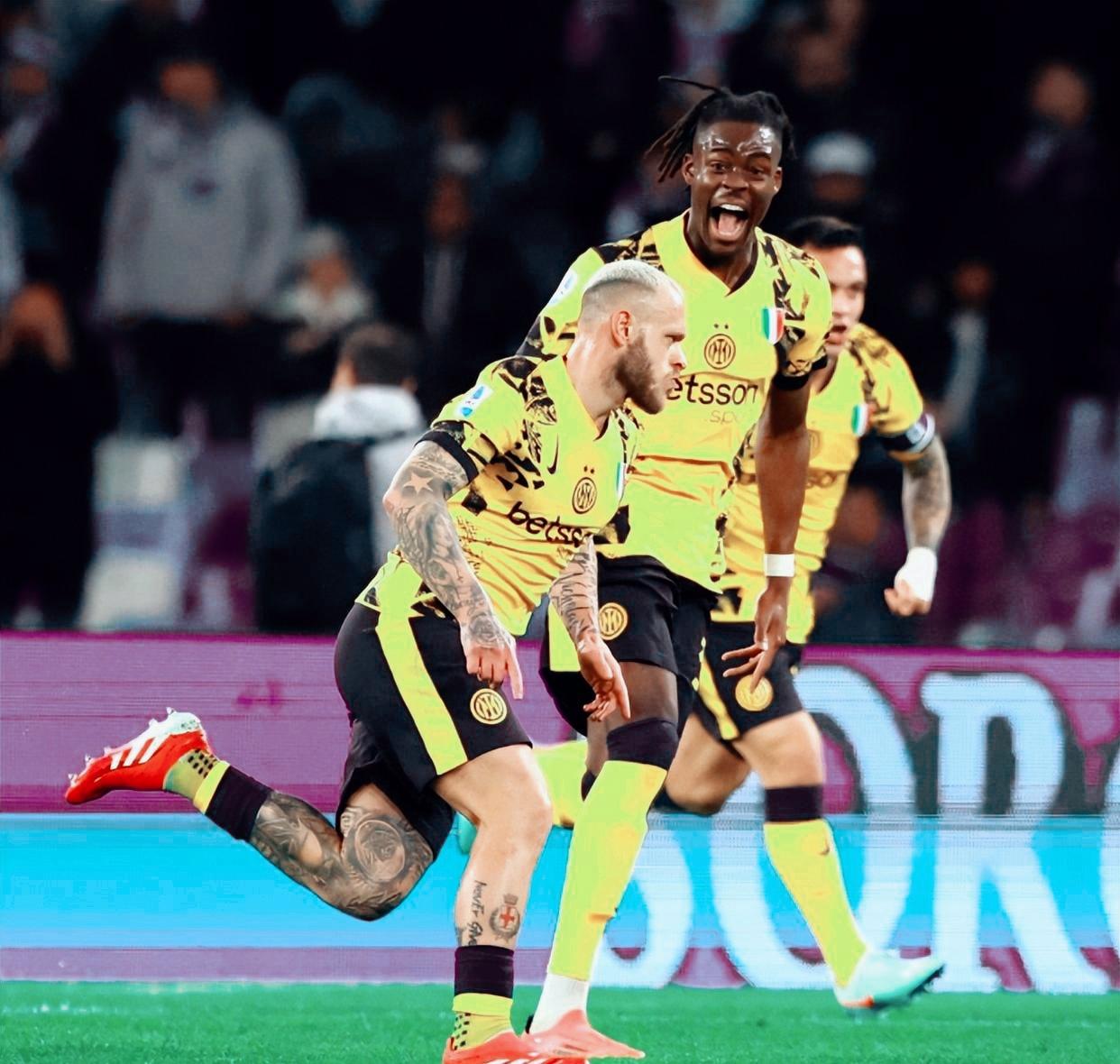 包含普利茅斯队员大获全胜,打破对手防线的词条 包含普利茅斯队员大获全胜,打破对手防线的词条