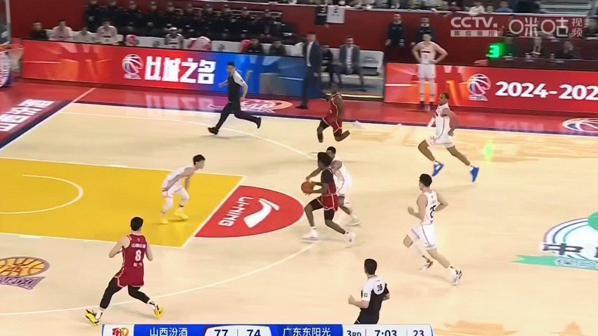 巅峰对决!两支强队上演激烈对抗,球迷热血沸腾 巅峰对决!两支强队上演激烈对抗,球迷热血沸腾