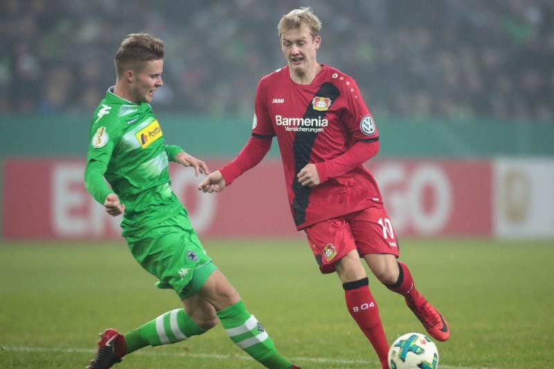 -药厂后腰闪耀，助球队击败对手