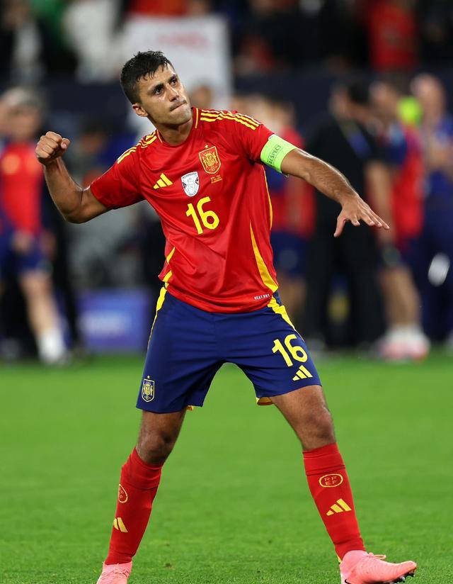 西班牙男足实力碾压日本，晋级决赛