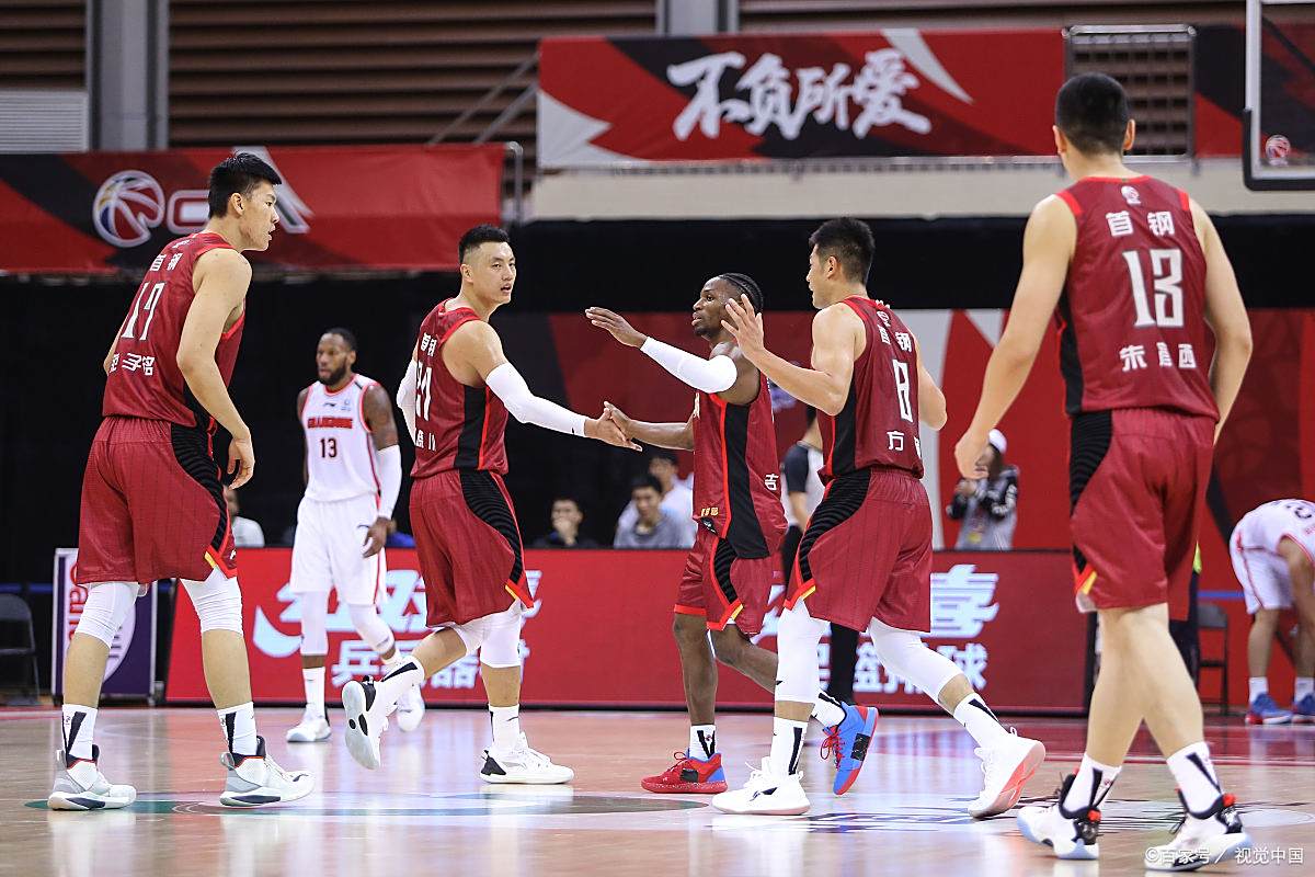 -四川男篮在激烈对决中胜出，晋级
