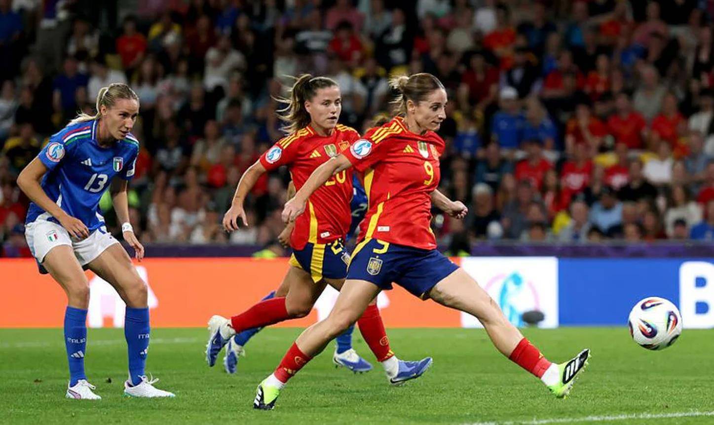 -包含西班牙队战胜对手晋级，球员状态火热表现抢眼的词条