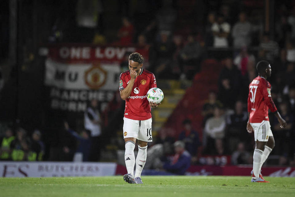 曼联再度惨败，苦战难挽局面