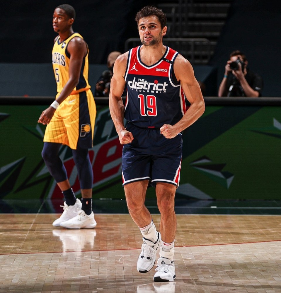 关于步行者一箭封喉封狼王团，全队六人得分上双！的信息