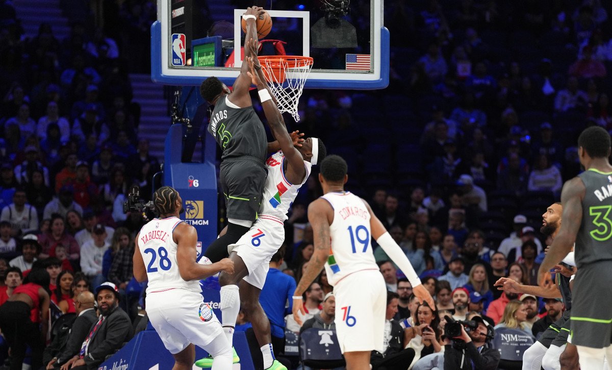 森林狼擒76人取得胜利