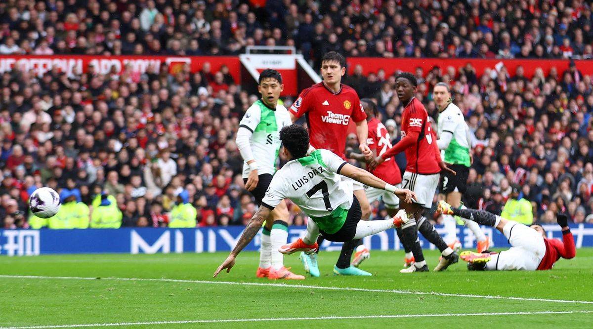 曼联主场惨败，利物浦登顶英超榜首